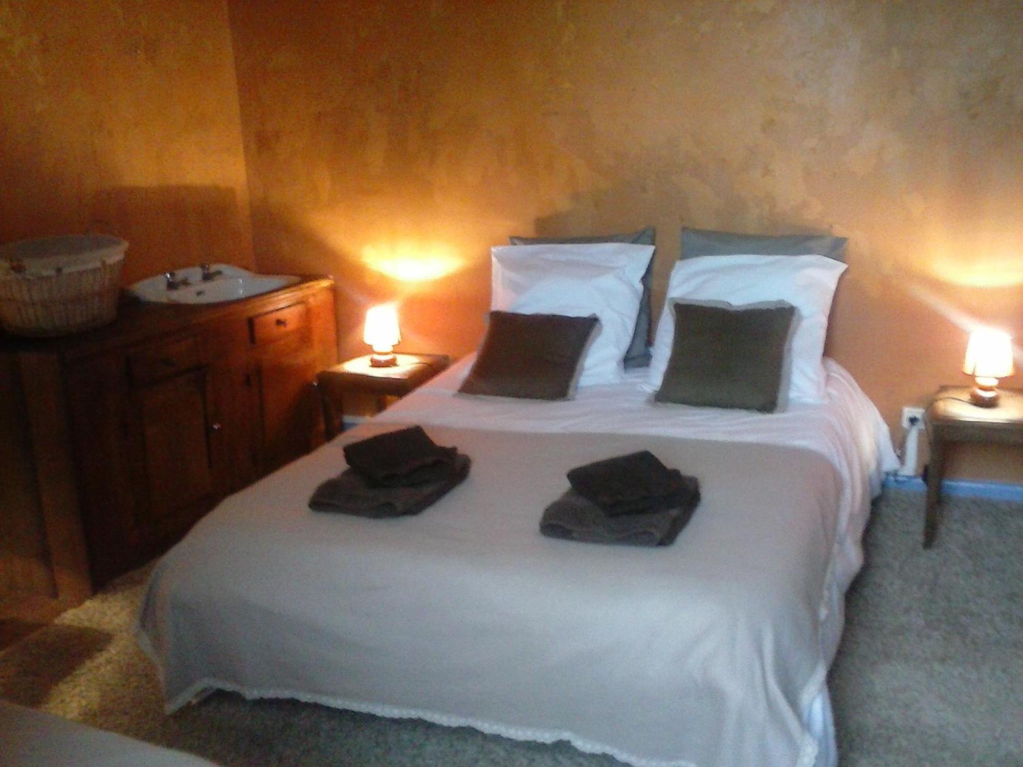 Les Gites Du Couvent Alternatif Camlez Quarto foto