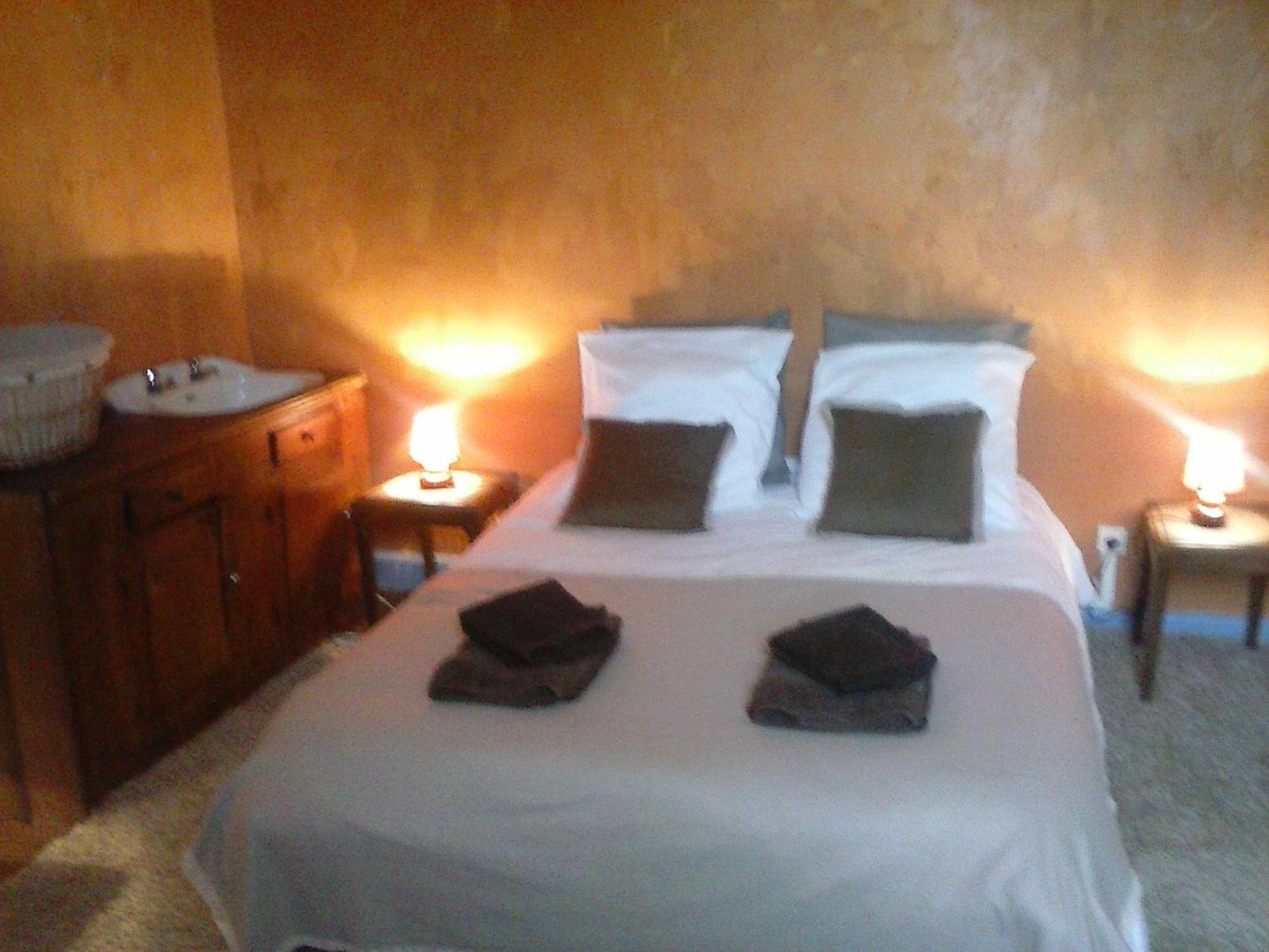 Les Gites Du Couvent Alternatif Camlez Quarto foto